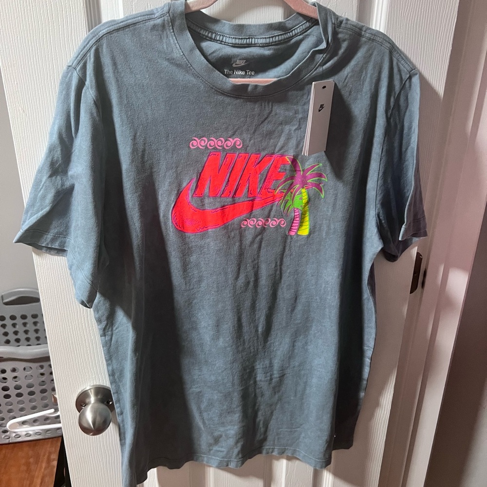 Men’s Nike shirt